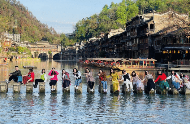 Phượng Hoàng Cổ Trấn