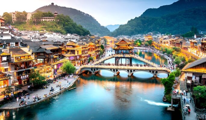 Phượng Hoàng Cổ Trấn